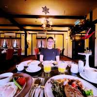 English Charm Breakfast At Lakehouse Restuarant