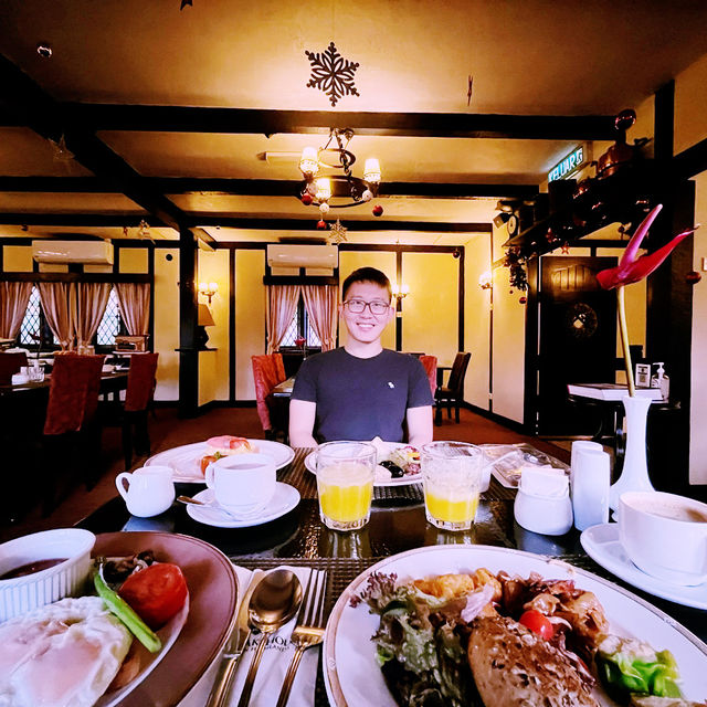 English Charm Breakfast At Lakehouse Restuarant