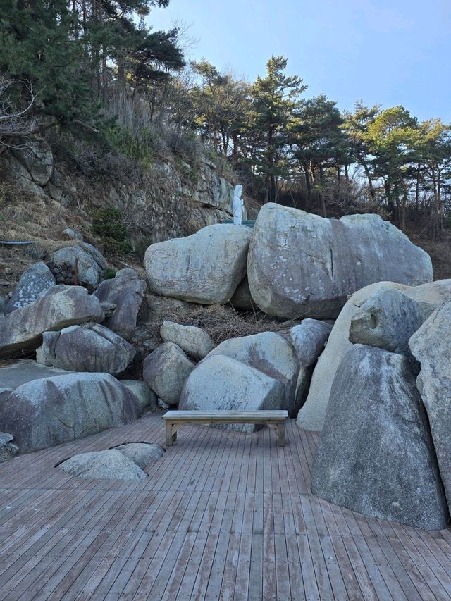 독특한 바위들을 볼수 있는 양양 죽도🩵