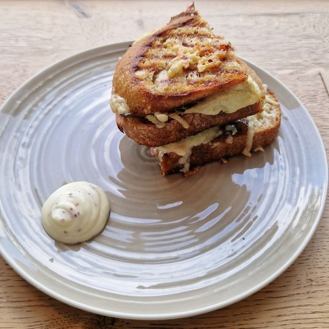 A brilliant spot for coffee & bite