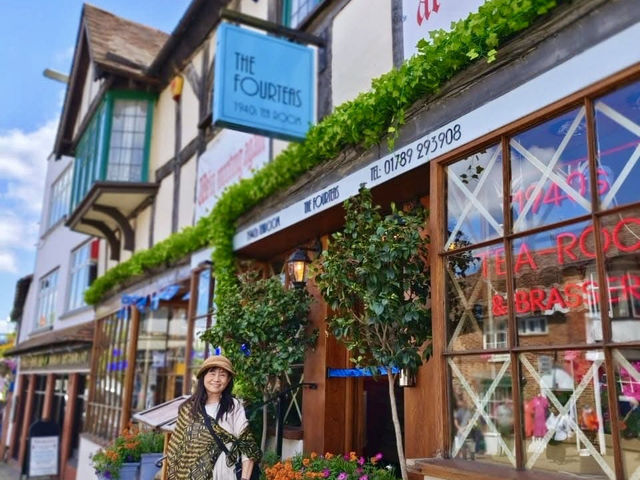 英式鄉村科茲窩Cotswolds的水上伯頓Bourton on the water 