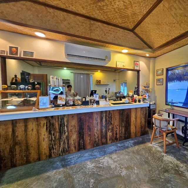 The ruby sea cafe แน่ใจนะว่าอยู่ภูเก็ต!!