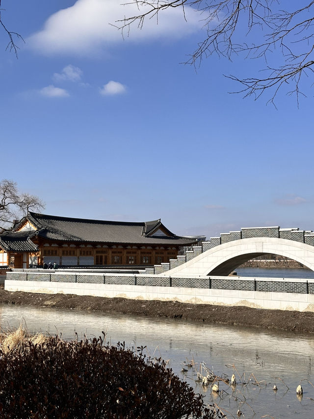 전주 여행가면 꼭 가봐야할 덕진 공원과 연화정도서관