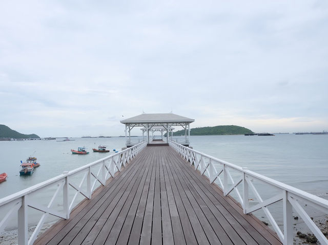 มัดรวม 8 ที่เที่ยวบนเกาะสีชัง ชลบุรี 🏝️