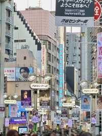 霓虹燈下的城市交響曲