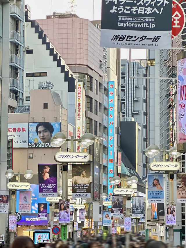 霓虹燈下的城市交響曲