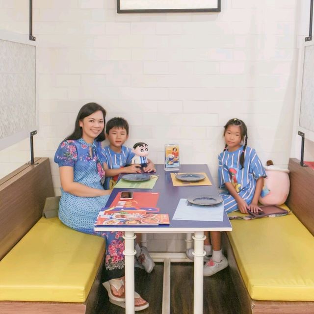 ร้านอาหารสีฟ้า เมเจอร์รัชโยธิน