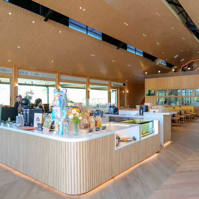 🌳☕️ คาเฟ่ไม้สไตล์โรงนาโมเดิร์น The Barnery สระบุรี