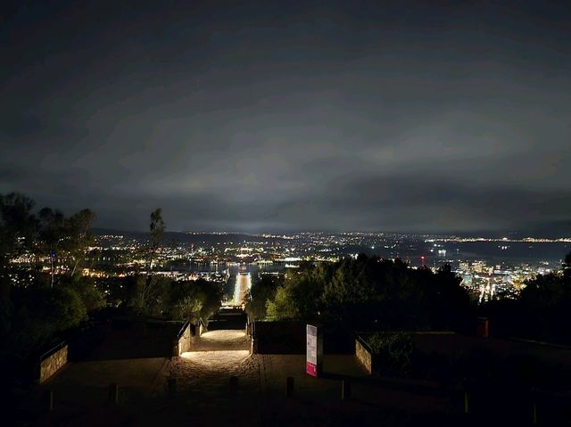 Mount Ainslie Lookout:Australian National University (ANU) Review: Campus Walks and Environment