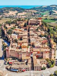 The village of Gradara in Italy 🥰🇮🇹 