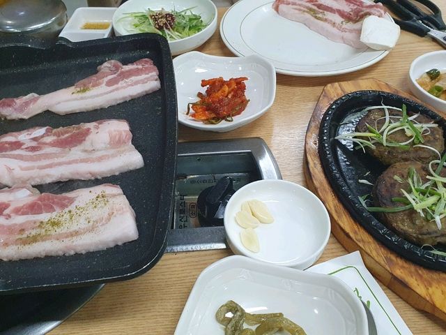 이곳은 녹차로도 유명하지만 '진짜'는 벚꽃입니다