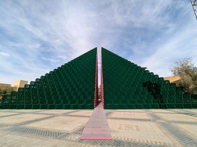 【サウジアラビア🇸🇦】日中もライトアップも美しいリヤドの最先端エリア