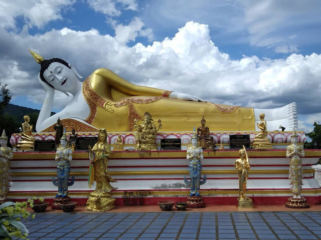 "Chiang Mai in 3 Days: Temple Hopping, Waterfalls & the Best Khao Soi of Your Life 🏯🌶️"
