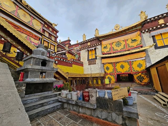 วัดซงจ้านหลิน (GandenSumtseling Monastery)