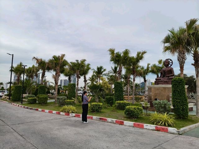 ไหว้พระขอพร ที่เกาะลอยศรีราชา