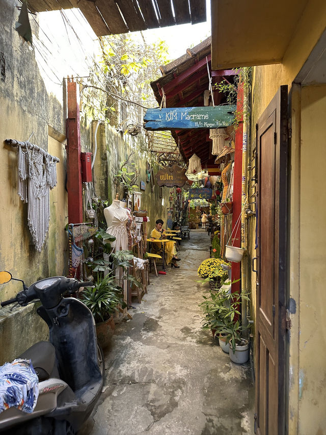 【Hoi An Coffee Hub｜ホイアン・コーヒー・ハブ】 路地の奥にそっとある、まるで秘密基地のようなカフェ