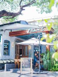 【バンコク】不動の大人気店‼︎閑静な住宅地に突如現れる素敵空間「Fran's」