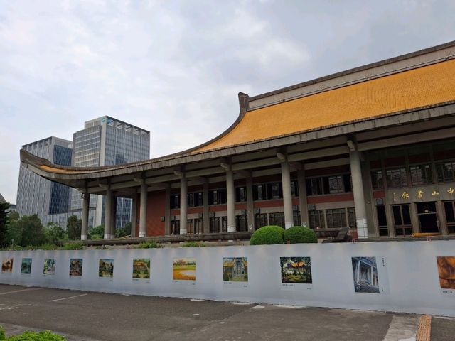 Visit the historic Sun Yat-sen Memorial Hall in Taipei, Taiwan