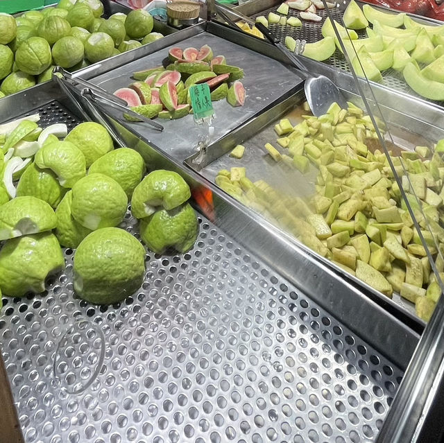 🍉通化街夜市美食攻略：阿婆水果攤鮮甜爆汁，滷味香氣逼人🔥