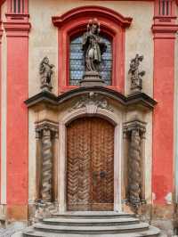 Prague Castle – A Timeless Crown Above the City of Spires