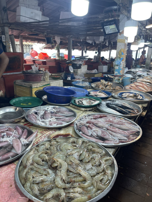 ตลาดหาดสะกอม