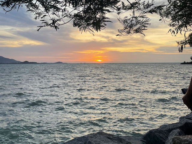 🌅 มุมลับดูพระอาทิตย์ตกที่วัดพระใหญ่ สมุย 🧘‍♀️✨