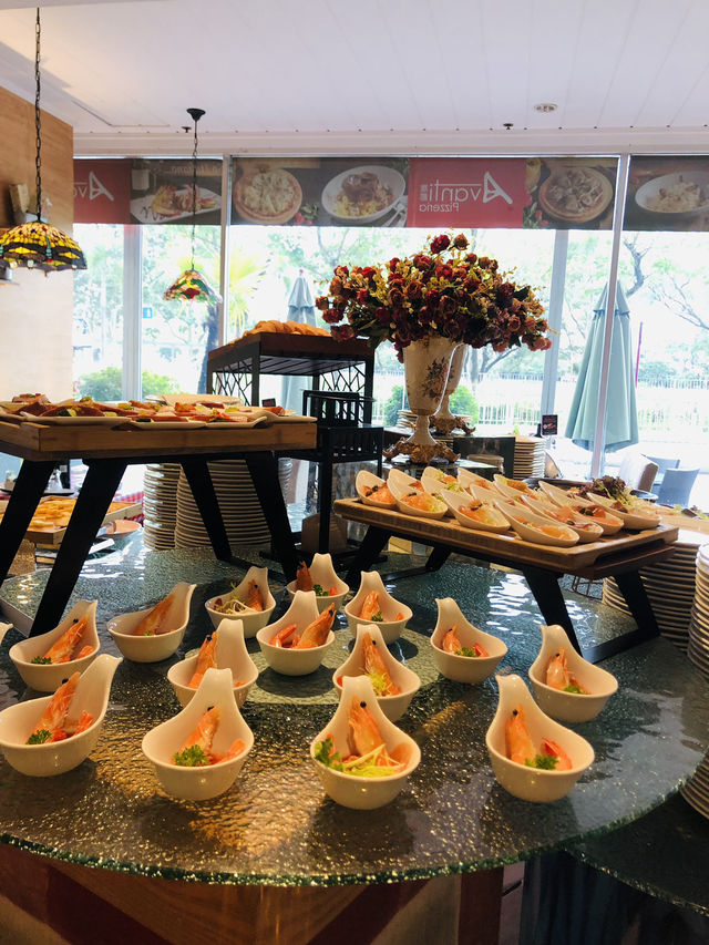 很舒適的一個半自助餐🍕🍝🥤☕️