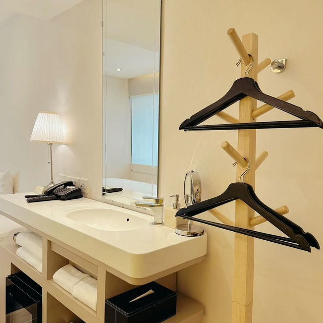 A Vibrant Stay with Contemporary Comfort