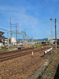 伊勢市最長商店街道，鐵道旁的〔しんみち商店街〕
