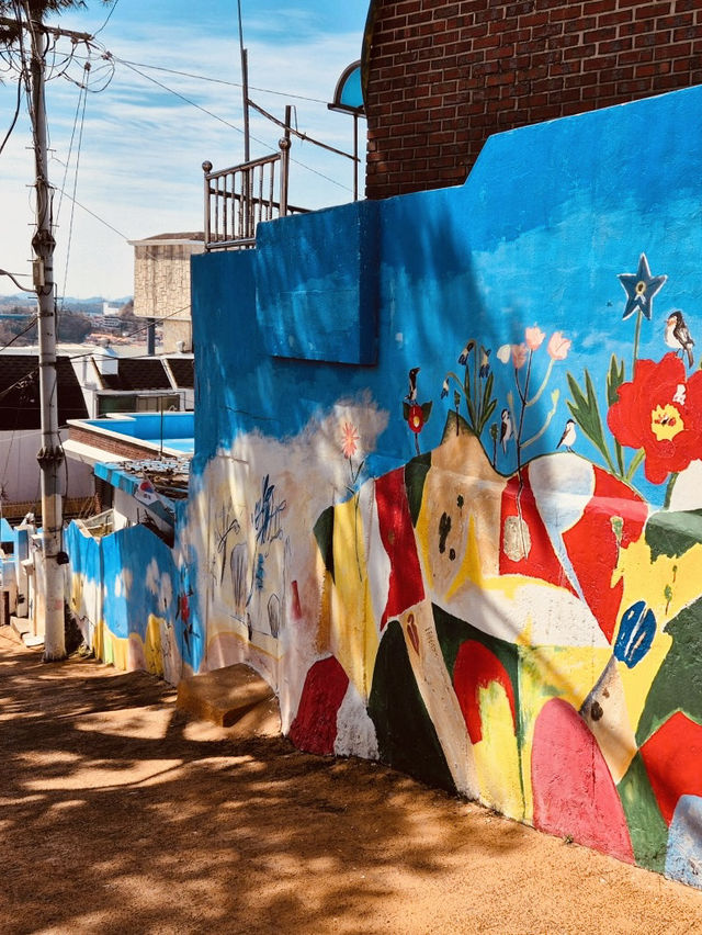 Angel Mural Village: Yeosu's Whimsical Hillside Art Walk