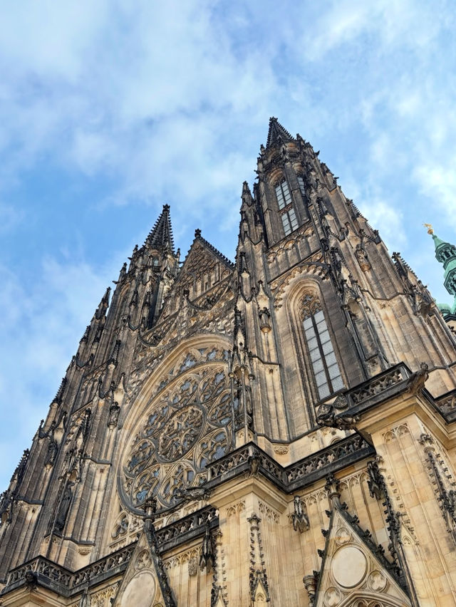 🏰プラハ・プラハ城｜千年の歴史が息づくヨーロッパ最大級の古城