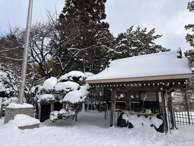 兔兔開運神社登場！函館湯倉神社超萌守護靈現身，療癒系參拜讓你幸福滿載🐰⛩️♨️