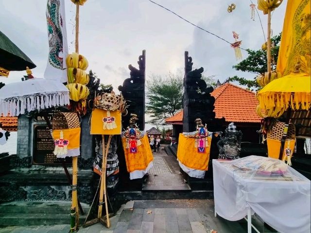 海に浮かぶ神秘の寺院！バリの絶景スポット