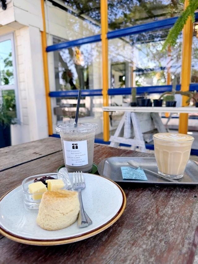 Mahamitr Lampang เป็นคาเฟ่ที่มีชื่อเสียงในลำปาง