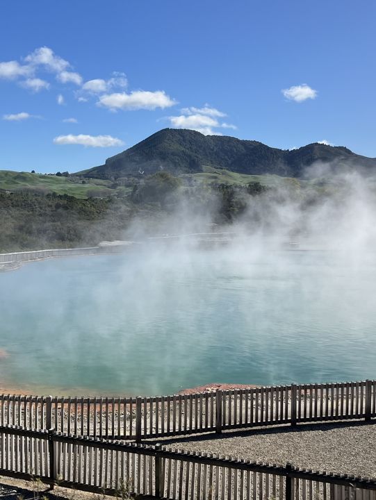 🥑紐西蘭「牛油果硫磺泉」爆美打卡｜Wai‑o‑Tapu Devil’s Bath 全攻略 