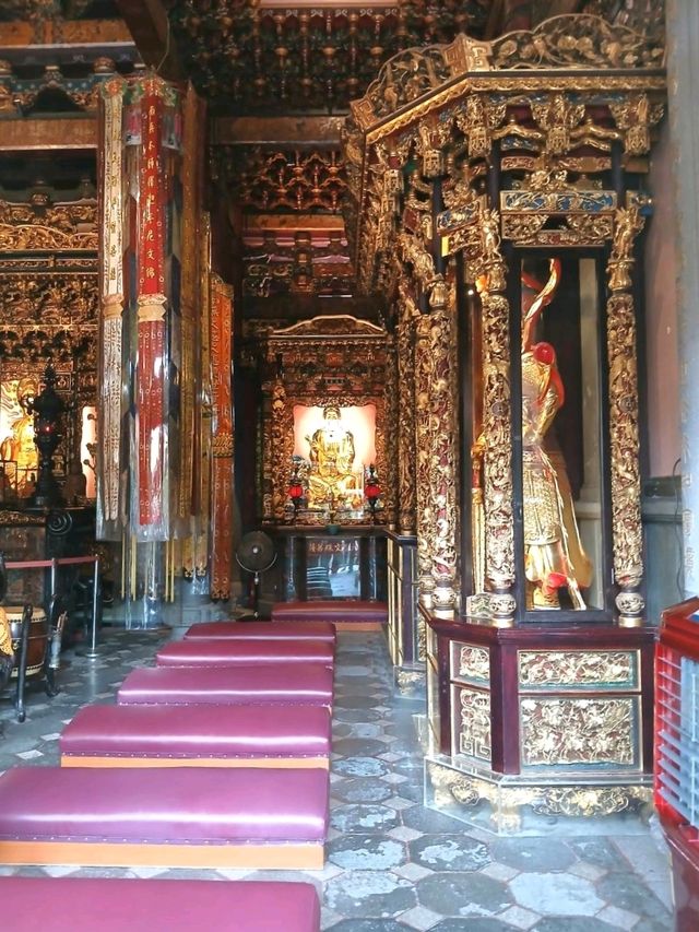 ขอพรเทพเจ้าที่ วัดหลงซาน