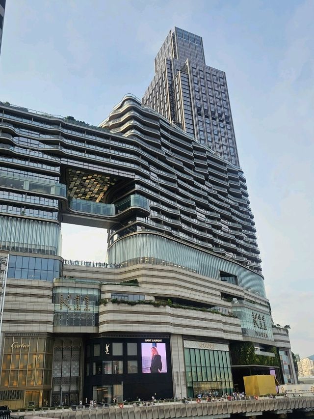 超有氣質的藝術及綠化與一身的高檔商場