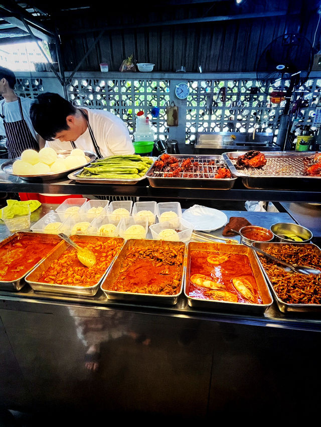 Sun, Spices & Surprises at Lee Huat Cafe – Penang’s Breakfast Treasure