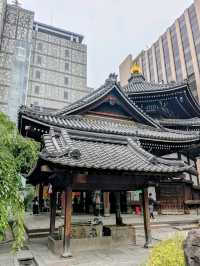 京都 | 頂法寺六角堂，被高樓大廈包圍的街區佛寺