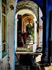 The Iconic "Five-foot Way" Walkway