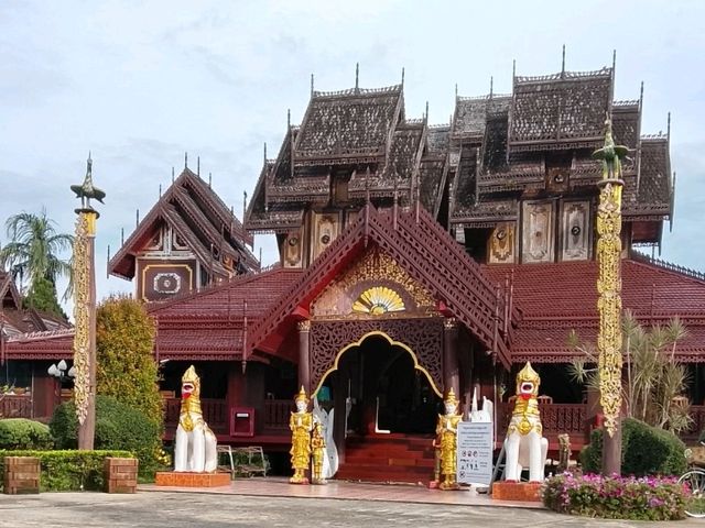ความงาม..วิหารไม้สัก วัดนันตาราม