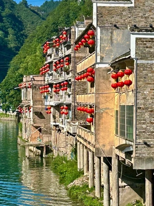 “The Emerald Ribbon of Zhenyuan”