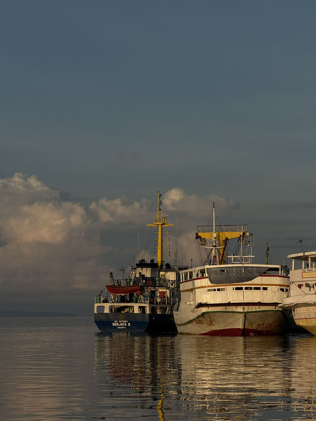 Fresh Fish & Local Life 🇮🇩🐟🌧️