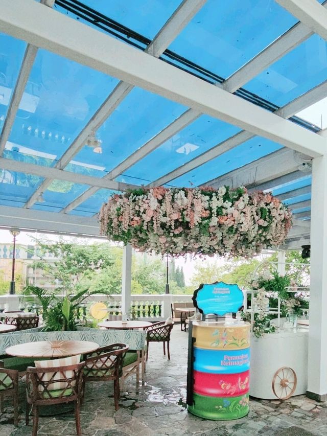 Colonial style cafe atop a hill