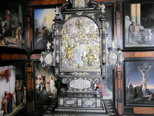 Scenic Walk Around Frederiksborg Slot