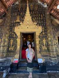 Luang Phabarng with family