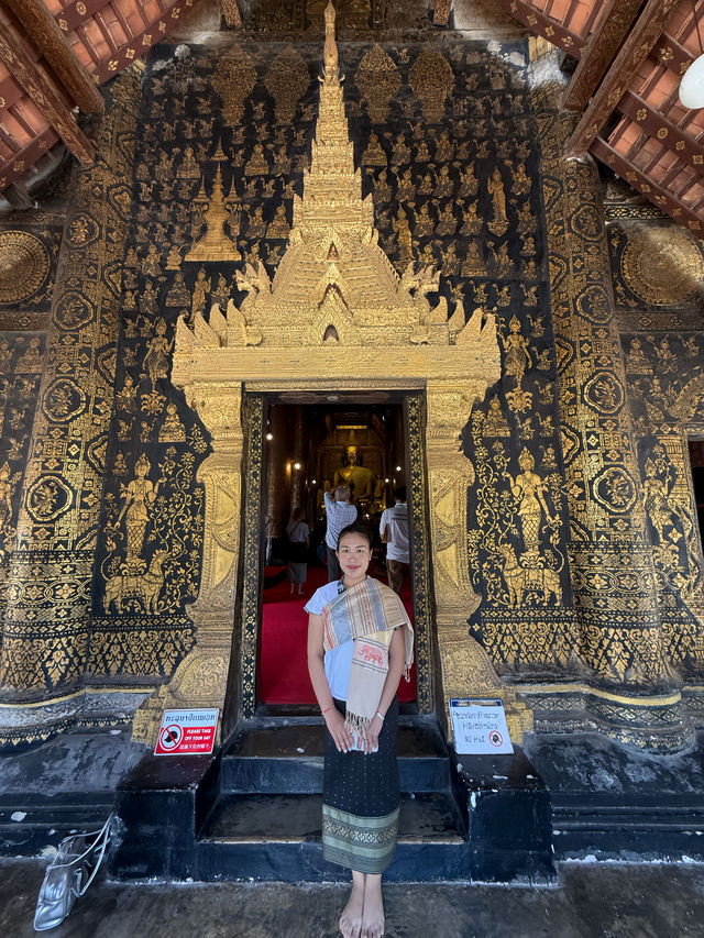 Luang Phabarng with family