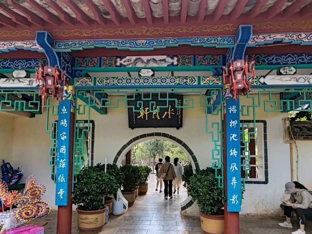 Kunming Green Lake Park: Pavilions and Towers Reflecting Charmingly in the Emerald Lake