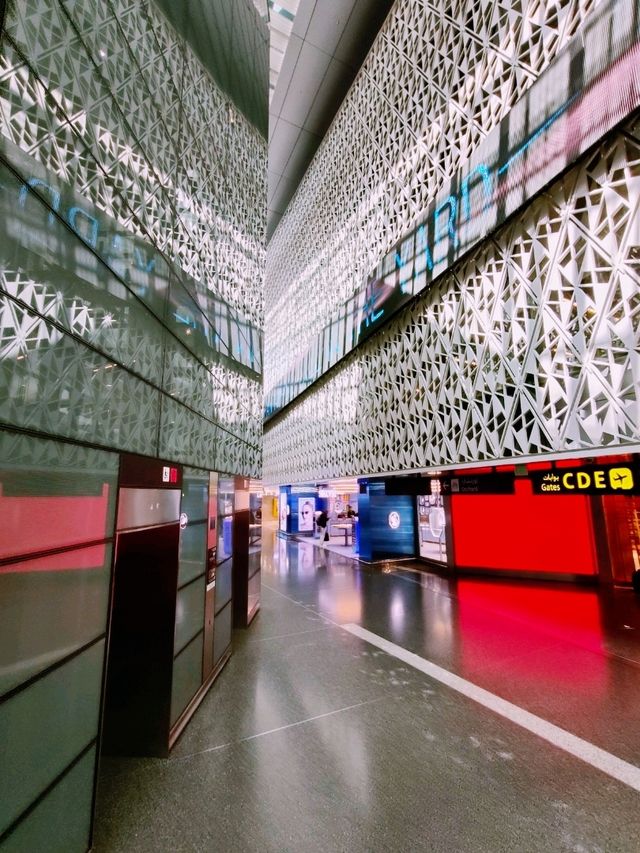 🌟 Arrival in Elegance: First Impressions of Hamad International Airport, Doha 🇶🇦