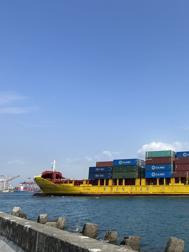 高雄|高雄港 VTS 塔台—看大船入港的最佳視角,鋼鐵巨獸在你眼前「轉身」⛴️🌊 高雄|高雄港 VTS 塔台—看大船入港的最佳視角,鋼鐵巨獸在你眼前「轉身」⛴️🌊